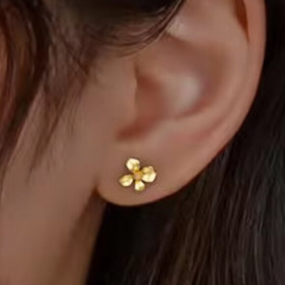 Flower Stud Earrings in Gold and Silver. 925 Sterling Silver. #1064 - Picture 1 of 8
